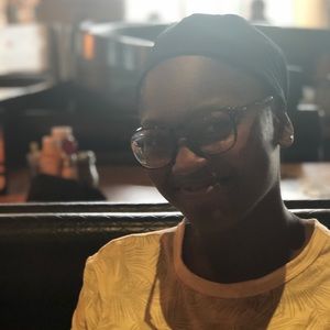 Meet your Posher, Alexis